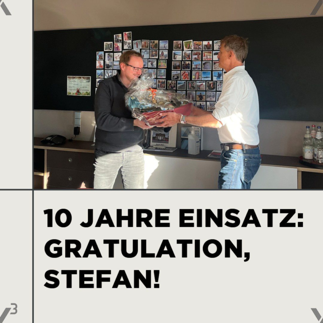 Ein Jahrzehnt bei Statix – ein Grund, Danke zu sagen! 
Als Zeichen der Wertschätzung überreichte Helmut Ostertag Stefan Weiler einen tollen Präsentkorb für sein 10-jähriges Jubiläum. Wir sind stolz, Dich im Team zu haben und danken Dir für Deine Ideen, Dein Engagement und Deine Loyalität. 
Schade, dass Du, Stefan, bei der Weihnachtsfeier nicht dabei sein konntest, aber die Wertschätzung bleibt ungetrübt!

#jubiläum #statix #mitarbeiter #glückwunsch #statiker #leipheim